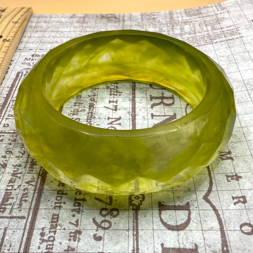 Bold Elegant Clear Lime Green Faceted Wide Heavy Thick Lucite Bangle Bracelet - Picture 2 of 10